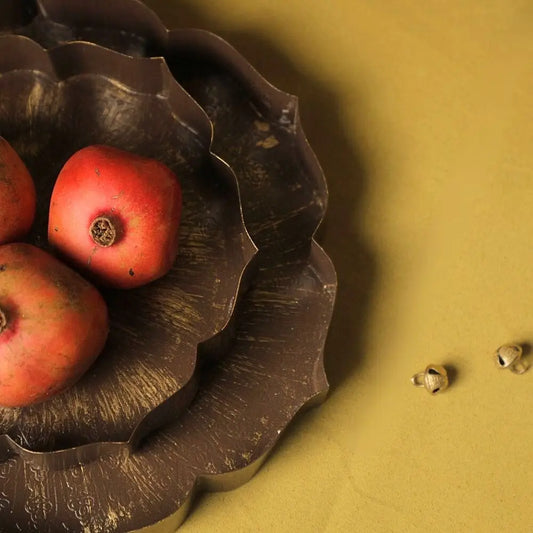 Antique Brown Lotus Nesting Trays | Set of 2 The confetti tree