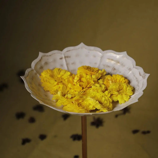 Handcrafted Scalloped Pedestal Urli Bowl – White & Gold The confetti tree