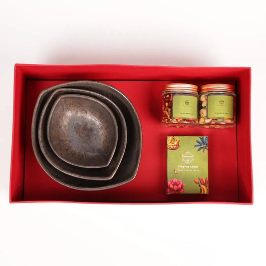 Luxury Diwali Gift Box with Brass Finish Nut Bowls, Dry Fruits, Mukhwas & Playing Cards The confetti tree