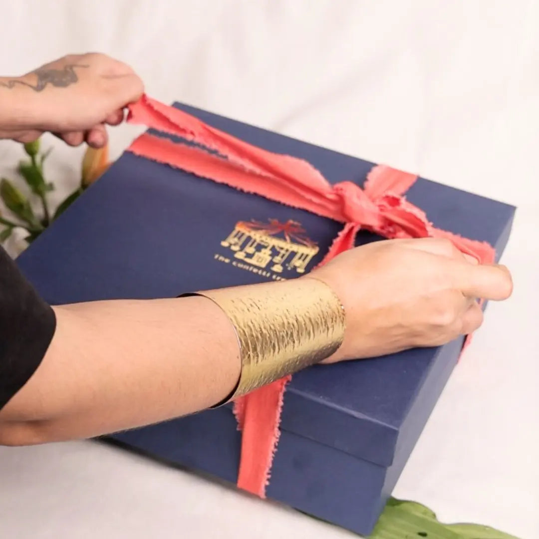 Gift box Blue | 12*12 Inches The confetti tree
