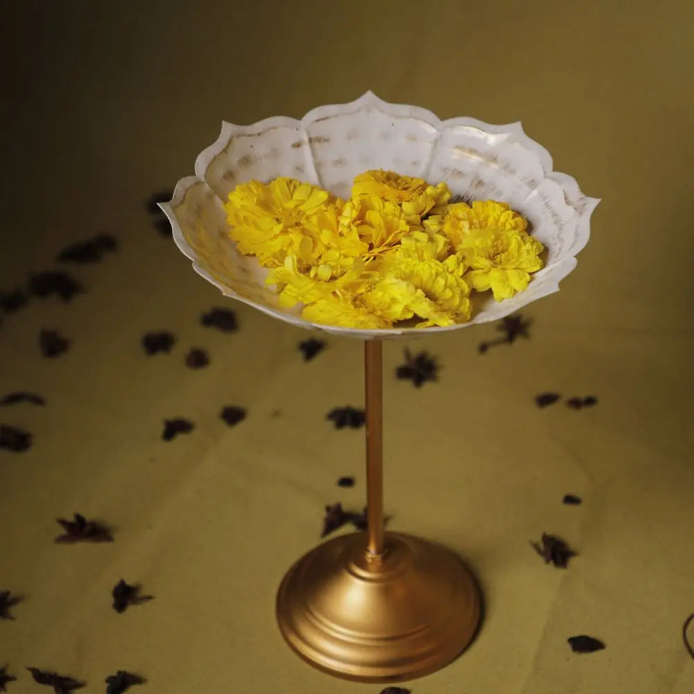 Handcrafted Scalloped Pedestal Urli Bowl – White & Gold The confetti tree