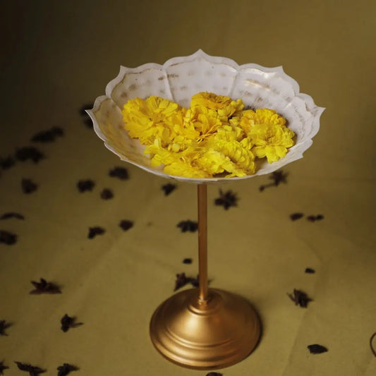 Handcrafted Scalloped Pedestal Urli Bowl – White & Gold The confetti tree