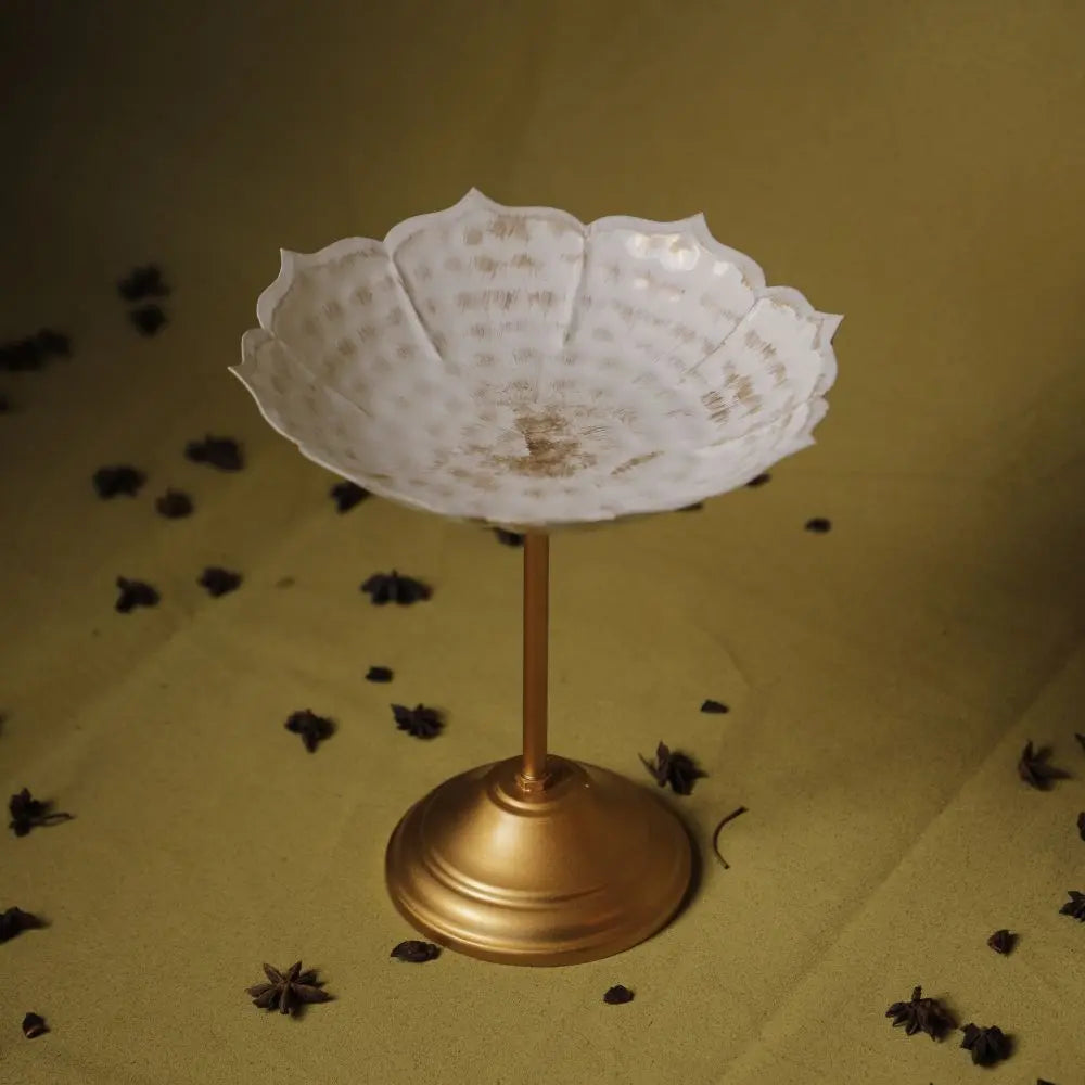 Handcrafted Scalloped Pedestal Urli Bowl – White & Gold The confetti tree