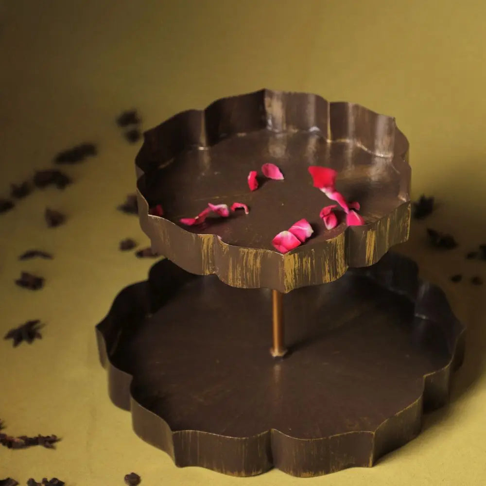 Lotus metal urli | 2 tier | Antique brown finish The confetti tree