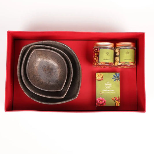 Luxury Diwali Gift Box with Brass Finish Nut Bowls, Dry Fruits, Mukhwas & Playing Cards The confetti tree
