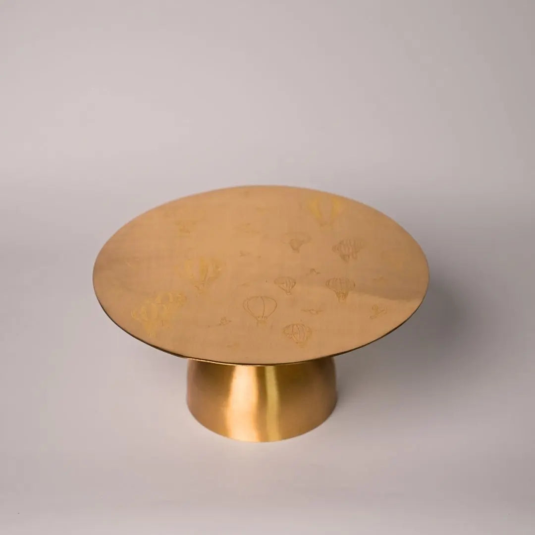 Pure Brass Cake Stand – Laser-Etched Hot Air Balloon Design | Luxury Dessert Stand for Parties, Weddings & Festive Serving The confetti tree