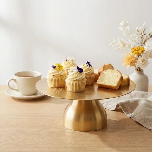 Pure Brass Cake Stand – Laser-Etched Hot Air Balloon Design | Luxury Dessert Stand for Parties, Weddings & Festive Serving The confetti tree