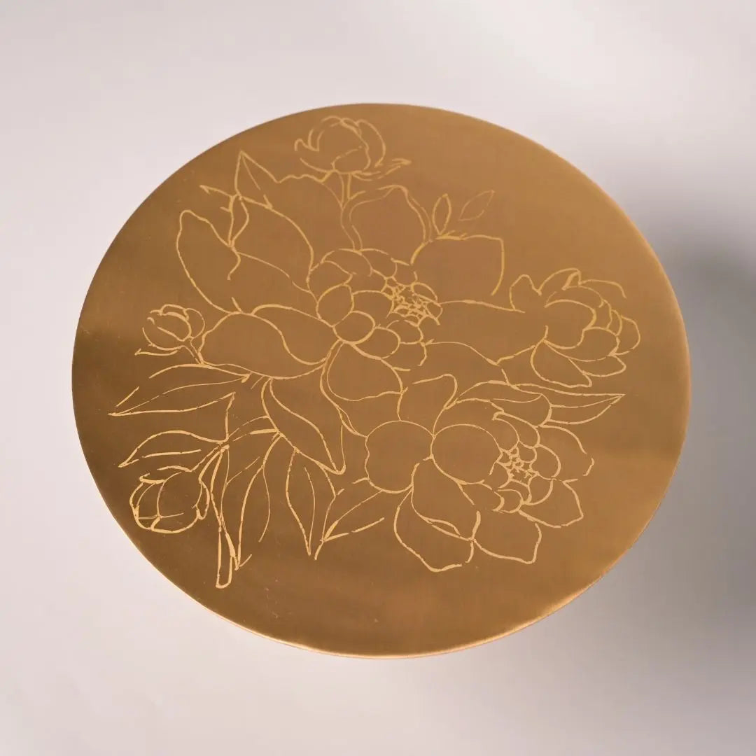 Pure Brass Cake Stand – Laser-Etched Peony Flower Design | Luxury Dessert Stand for Weddings, Festive Hosting & Home Décor The confetti tree