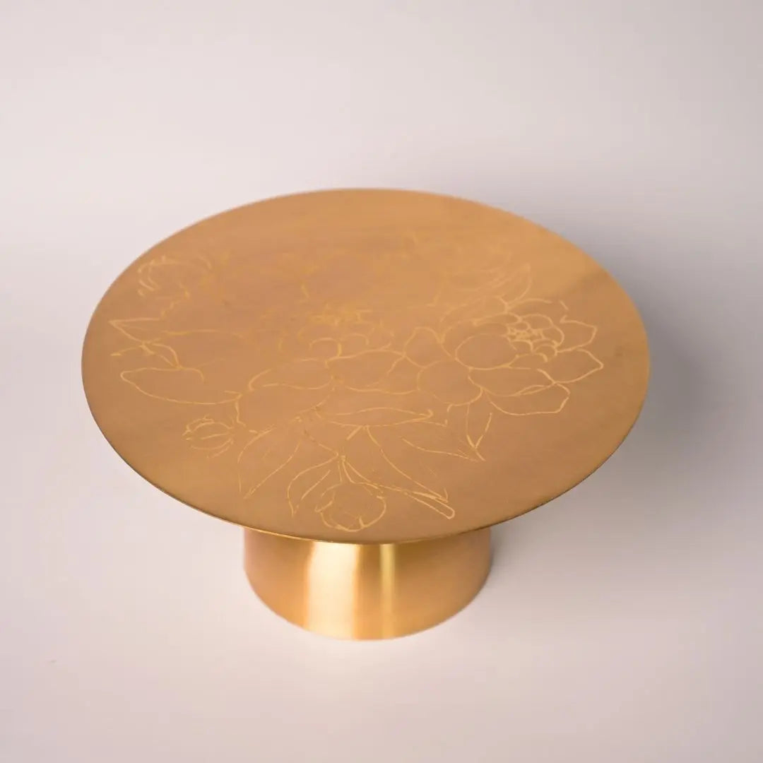 Pure Brass Cake Stand – Laser-Etched Peony Flower Design | Luxury Dessert Stand for Weddings, Festive Hosting & Home Décor The confetti tree