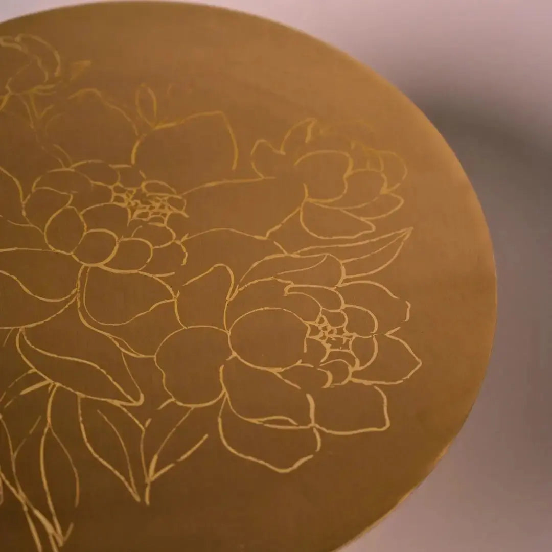 Pure Brass Cake Stand – Laser-Etched Peony Flower Design | Luxury Dessert Stand for Weddings, Festive Hosting & Home Décor The confetti tree