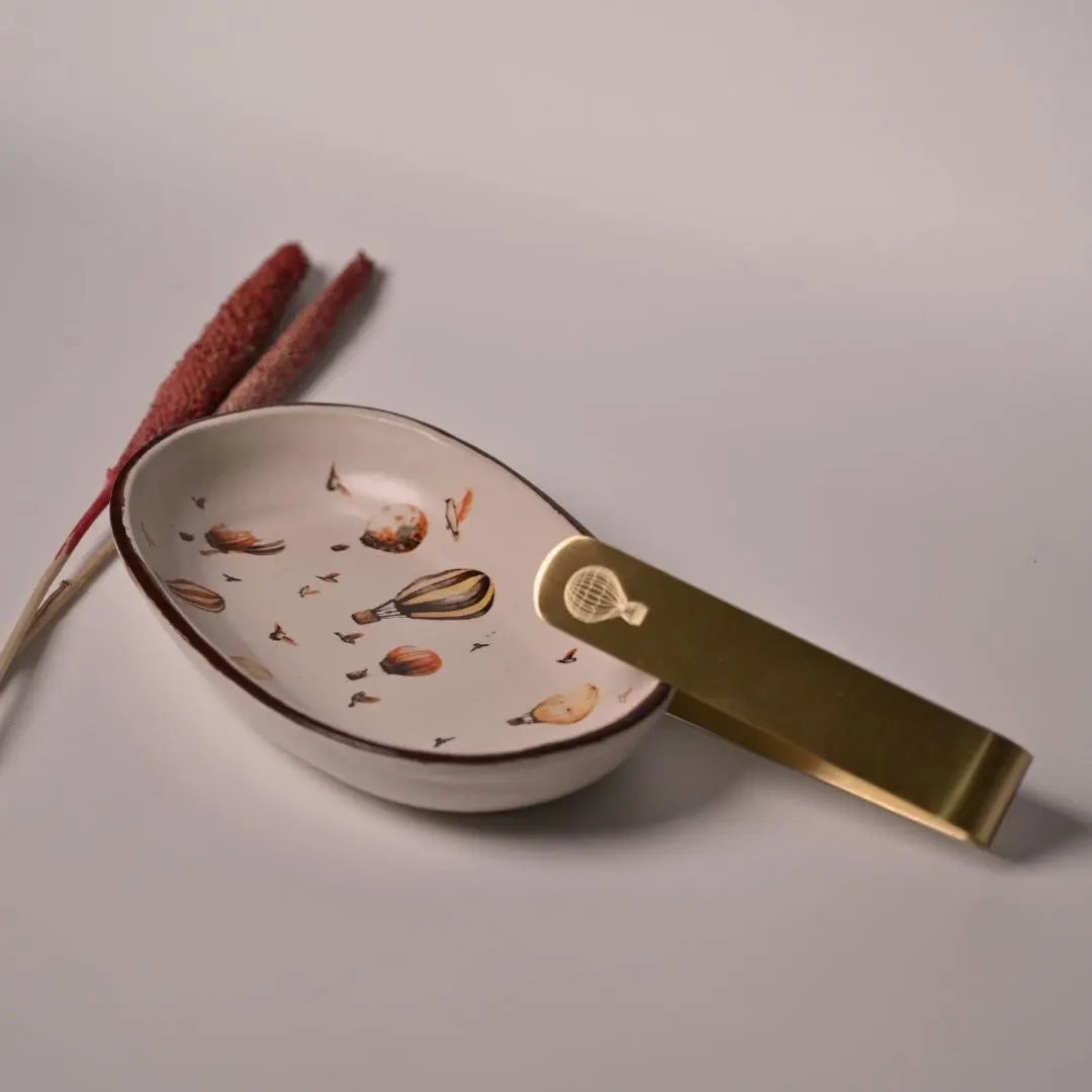 Stoneware Oval Tray with Hot Air Balloon Print & Brass Tong – Whimsical Serveware Set for Snacks, Cookies & Festive Gifting The confetti tree